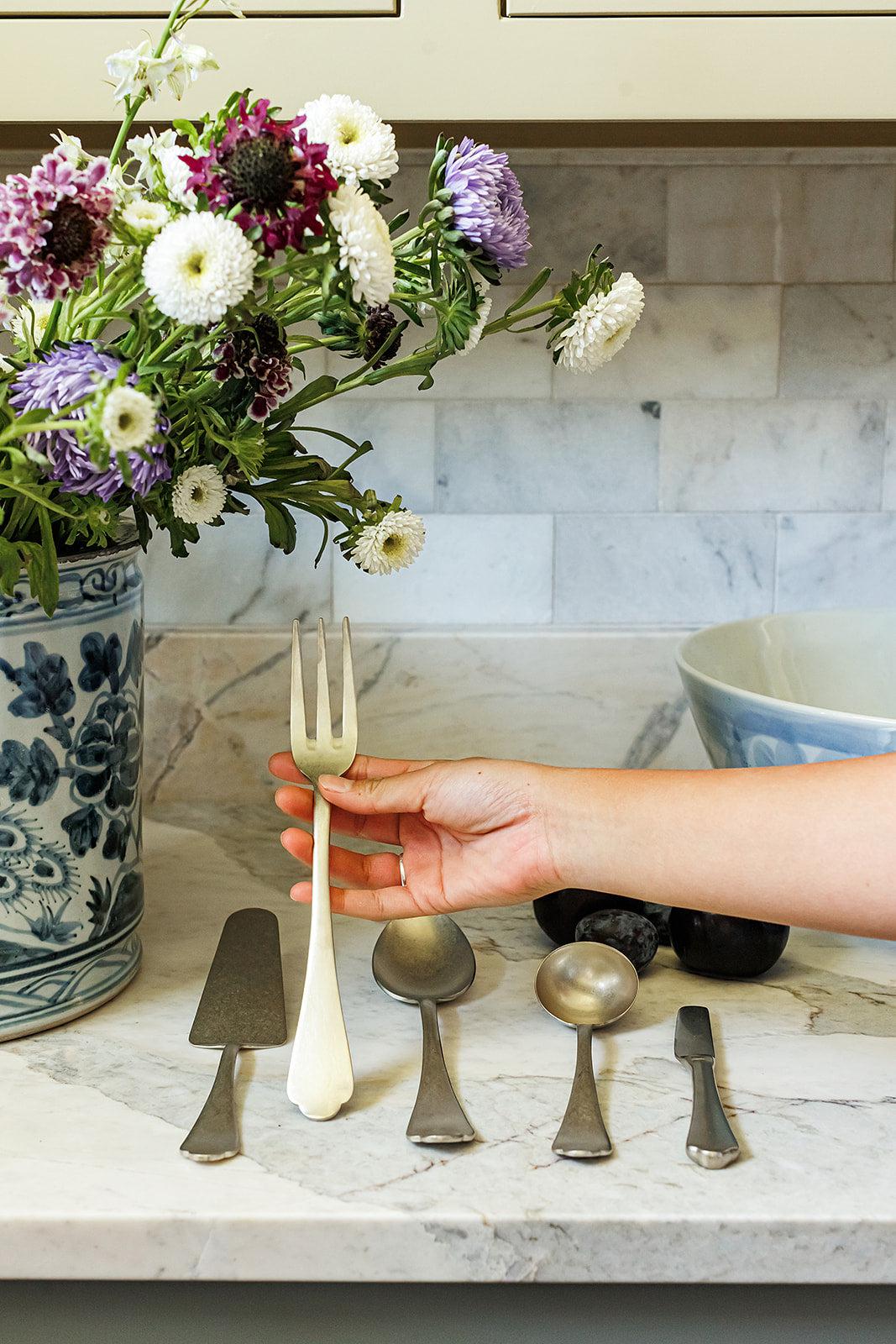 Dolce Vita Peltro Champagne 5-Piece Flatware + Serving Pieces (Mepra)