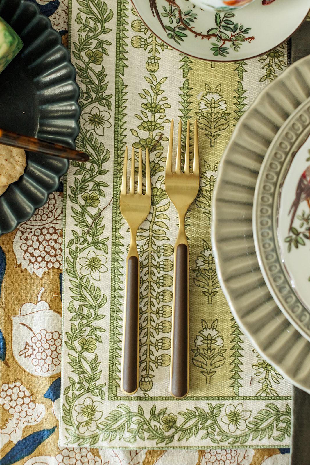 Fantasia Oro Tobacco 5-Piece Flatware + Serving Pieces (Mepra)