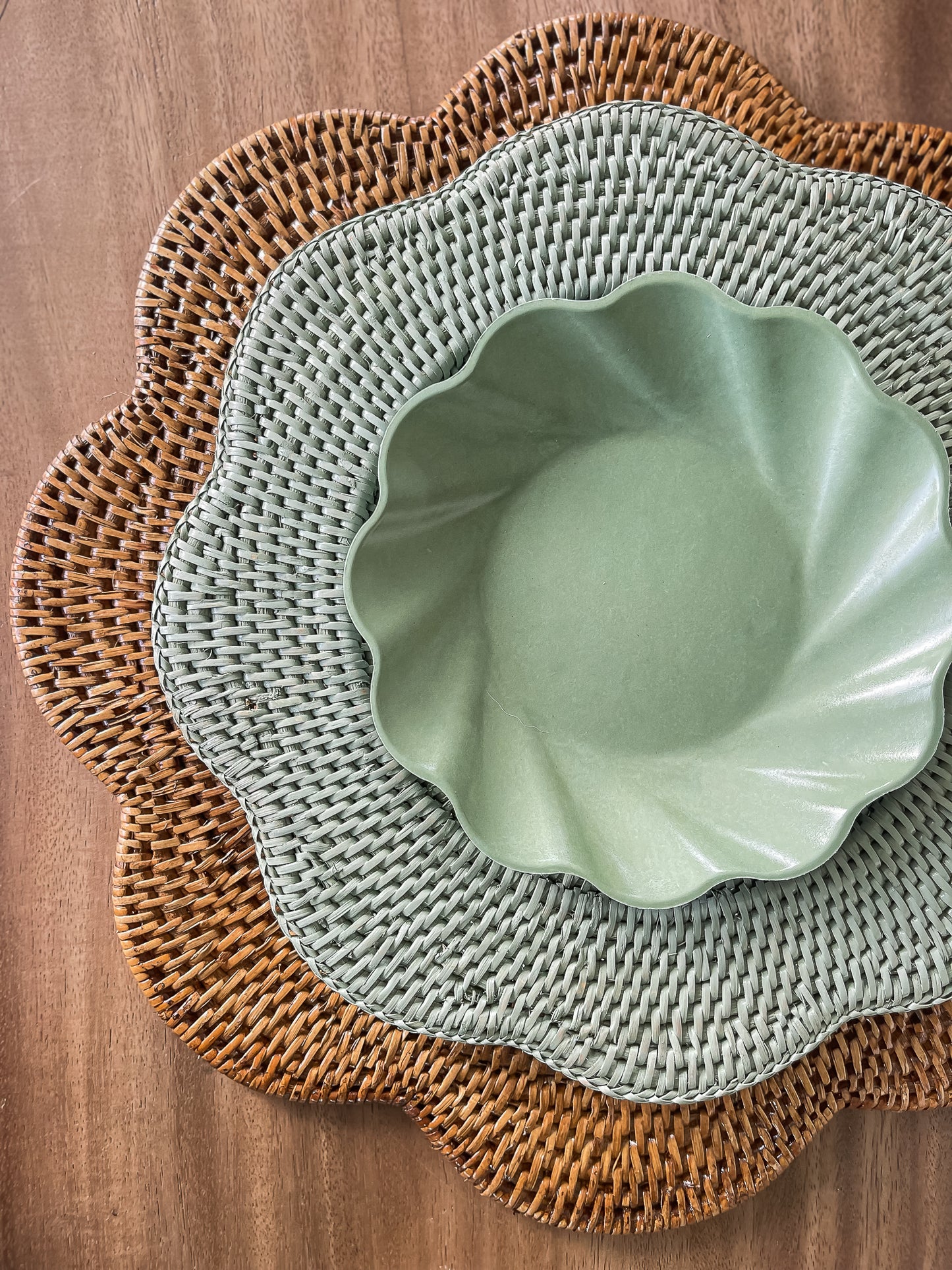 Rattan Scalloped Round Placemat