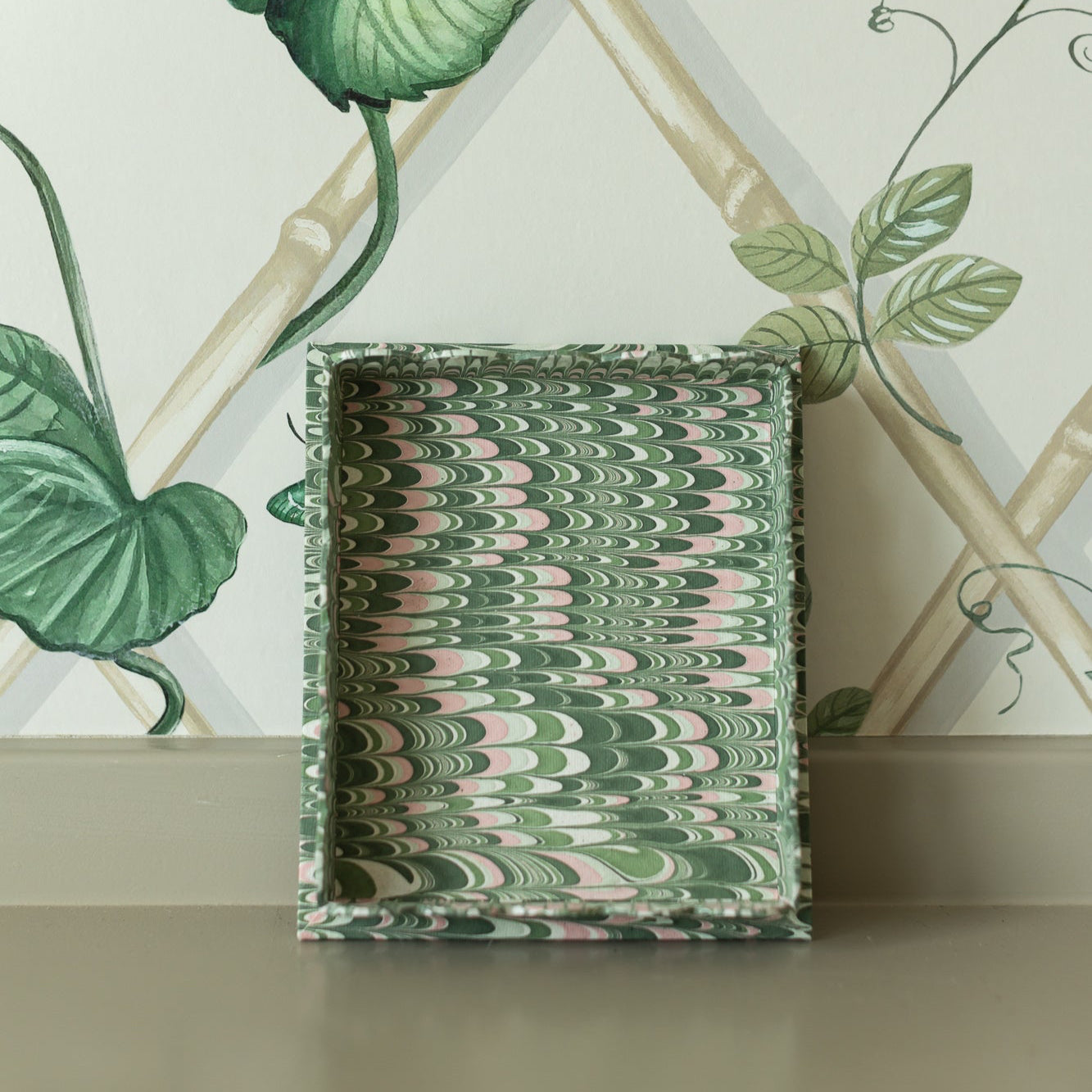 Green Scalloped Tray, 2 Sizes