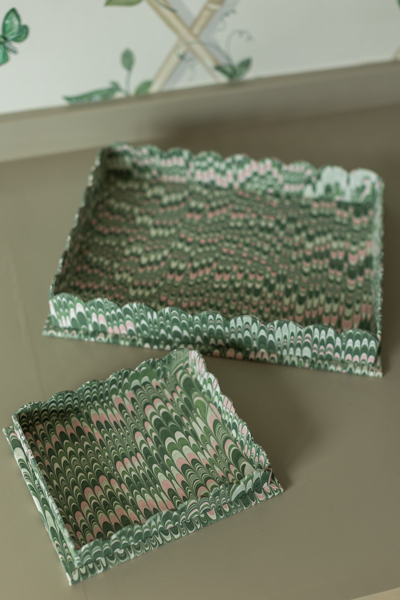 Green Scalloped Tray, 2 Sizes