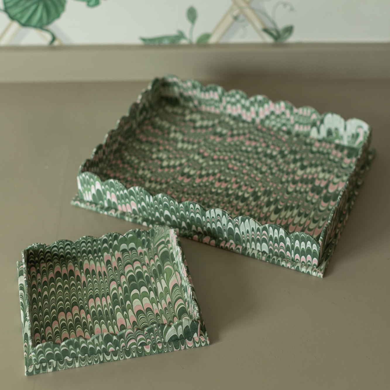 Green Scalloped Tray, 2 Sizes