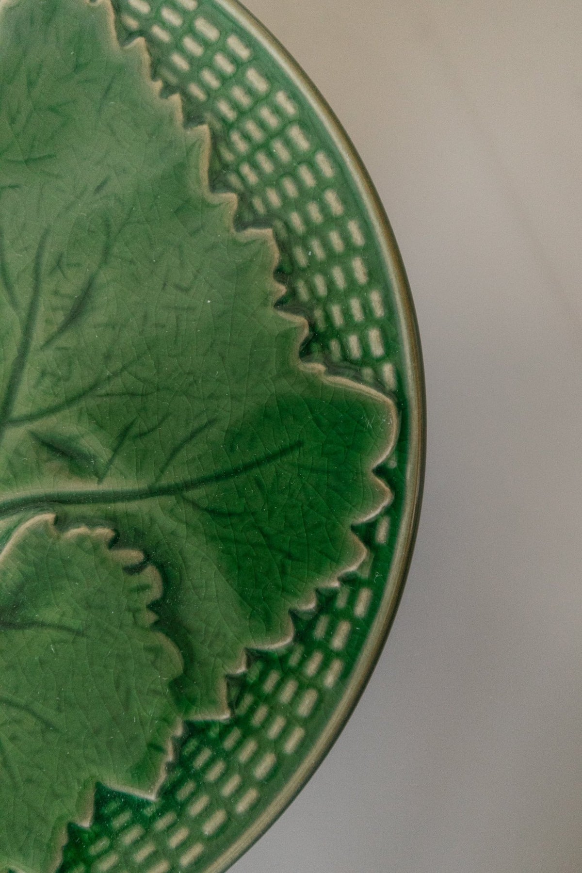 Green Leaf Cake Stand - OAKSTREET SHOPPE