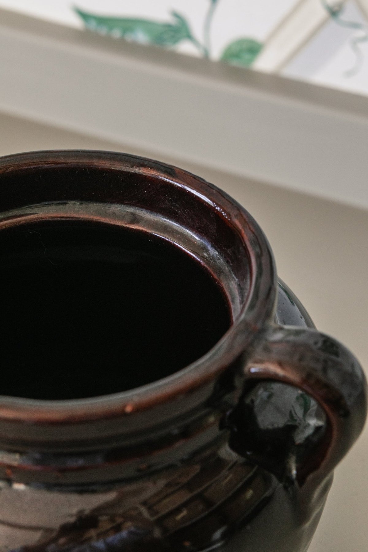 Brown Pot w/ Handles & Lid - OAKSTREET SHOPPE