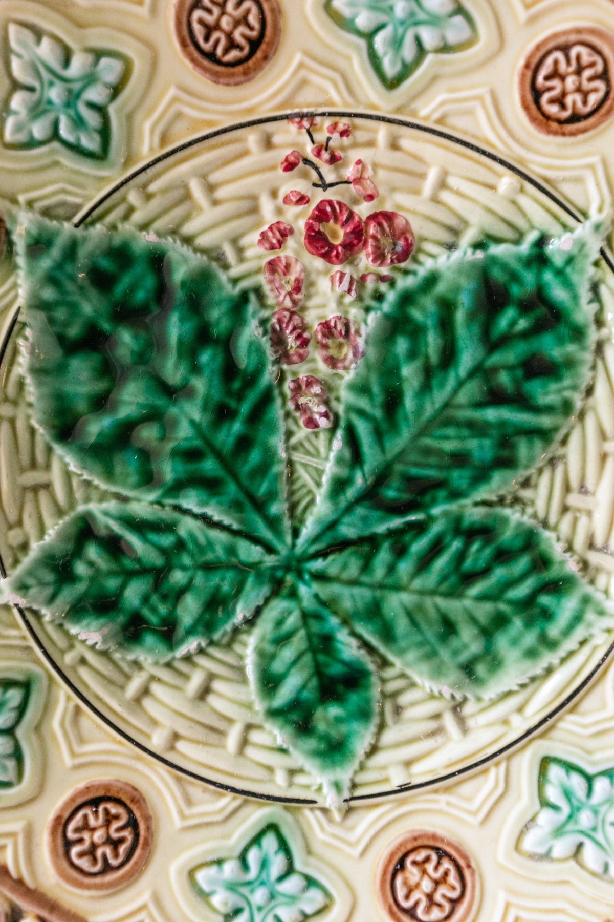 Leaf Motif Majolica Plate - OAKSTREET SHOPPE