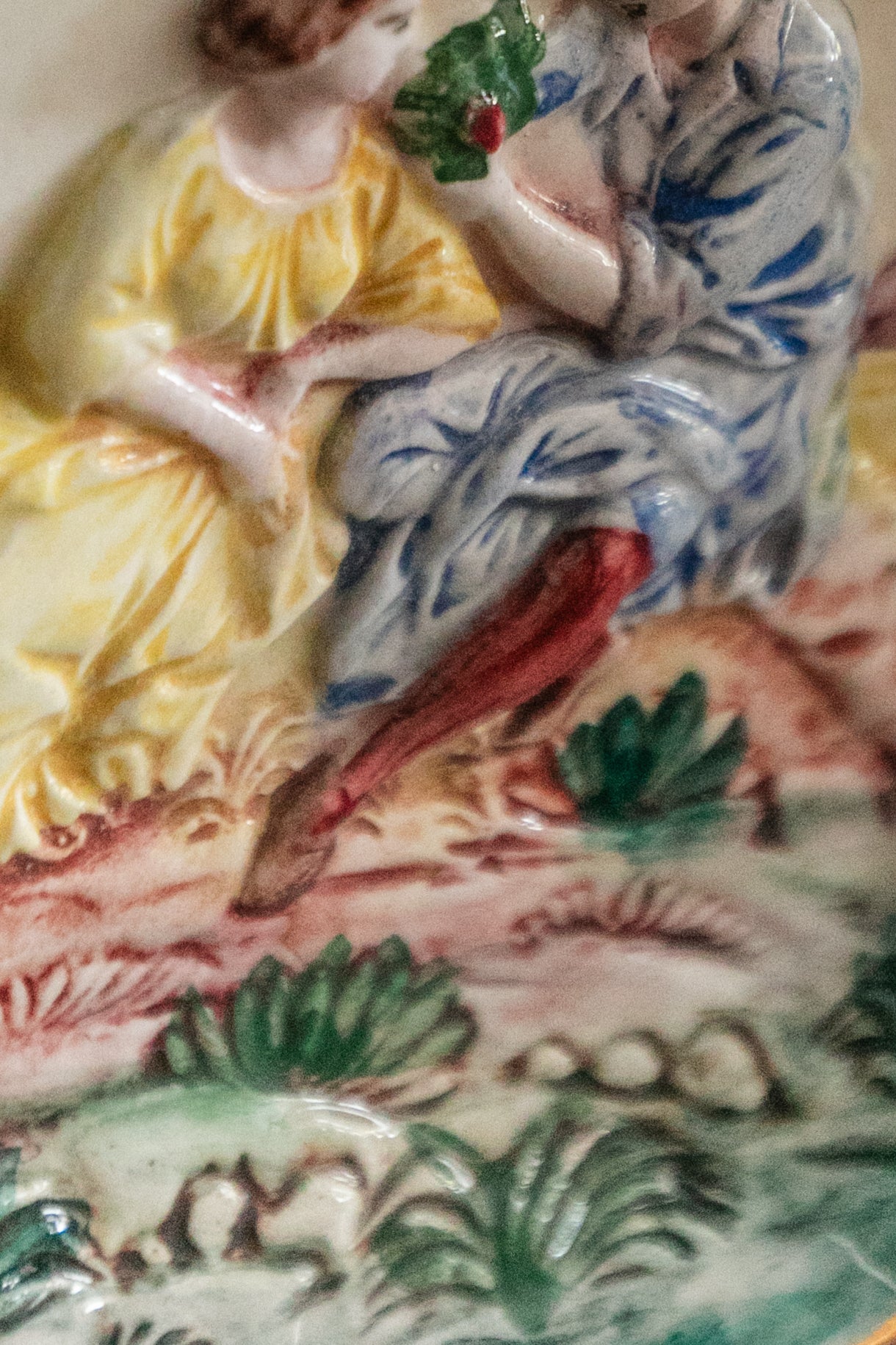 Scalloped Trinket Dish with Figures