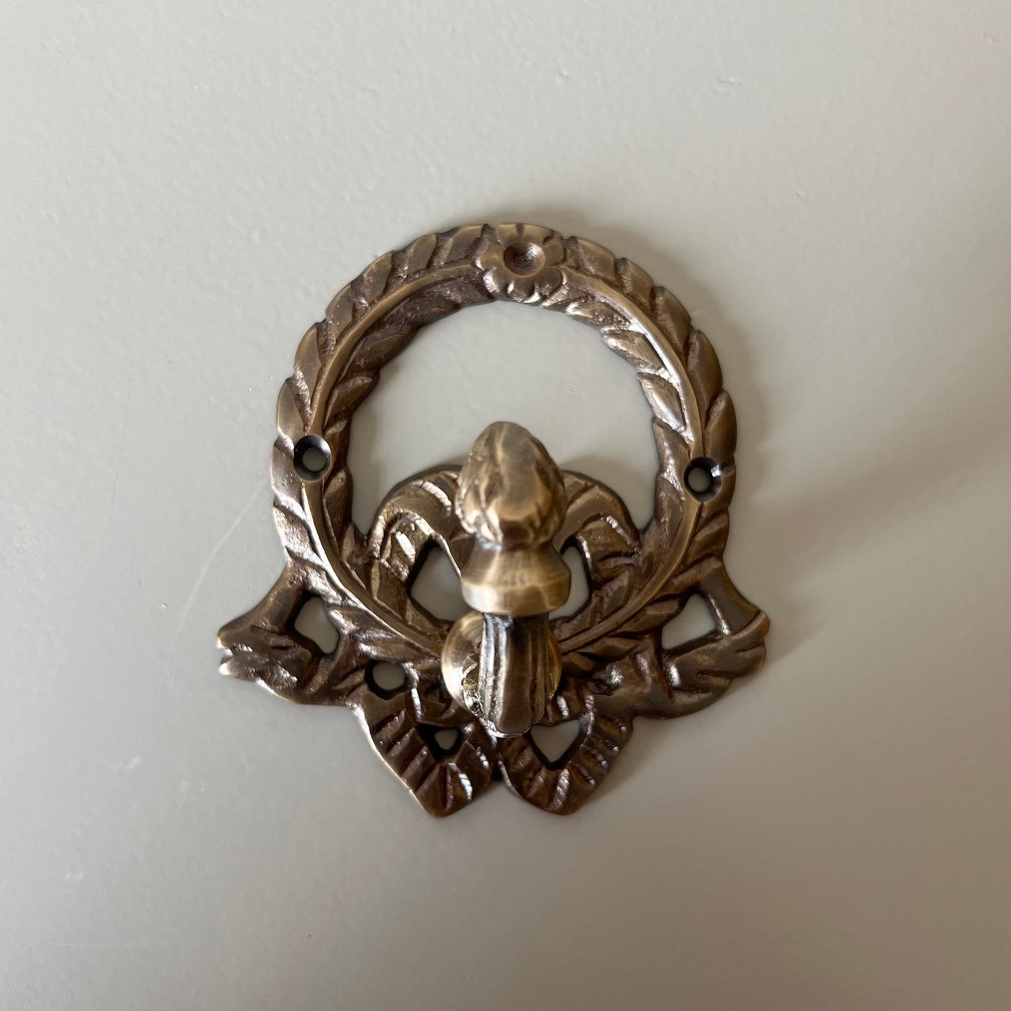 Antiqued Brass Wreath Wall Hook