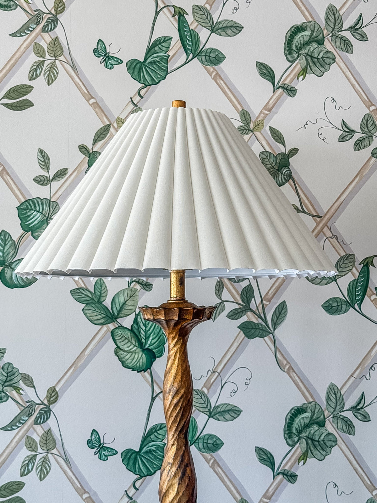 Antique White Pleated Shade, 20"