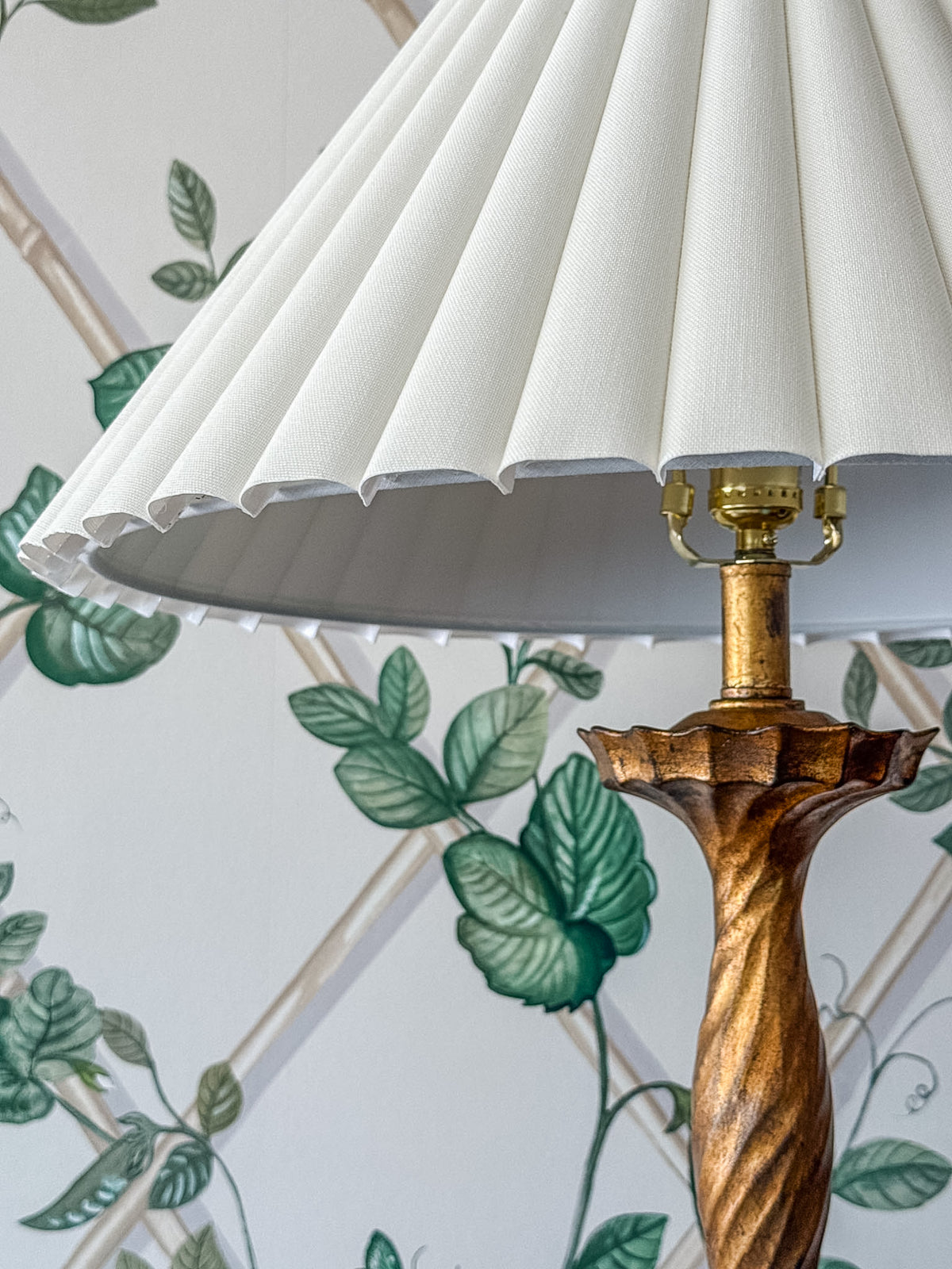 Antique White Pleated Shade, 20"