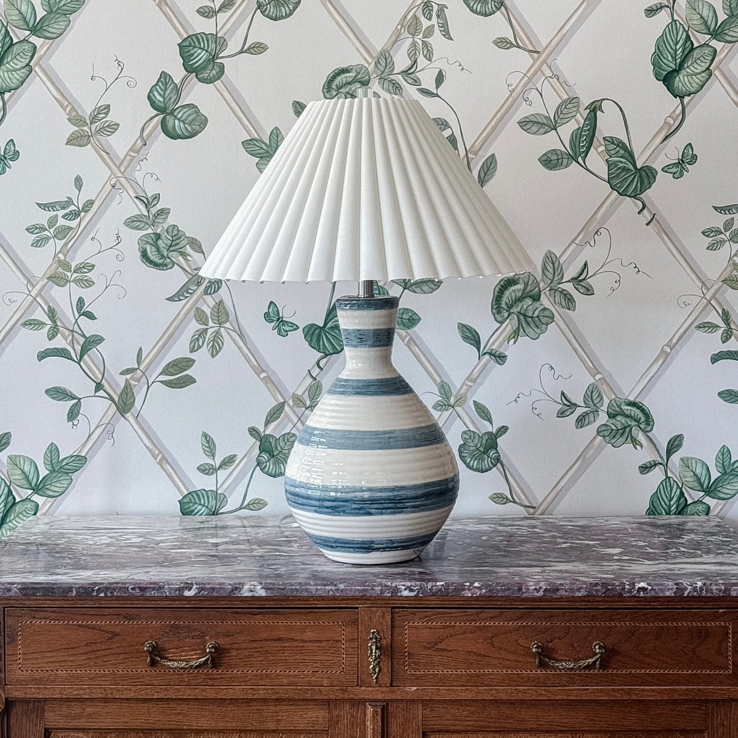 Avent Table Lamp