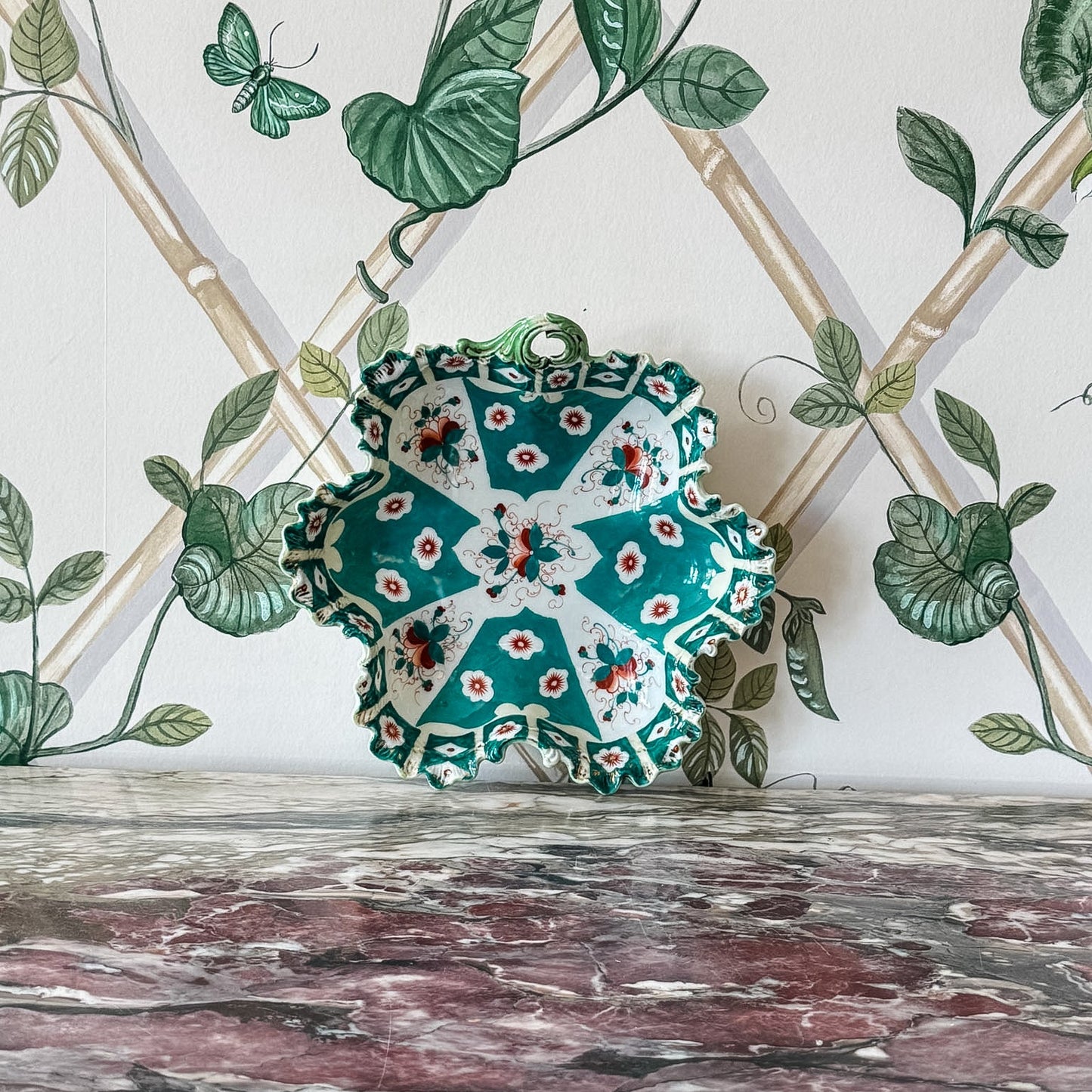 Scallop Porcelain Bowl with Green Pattern