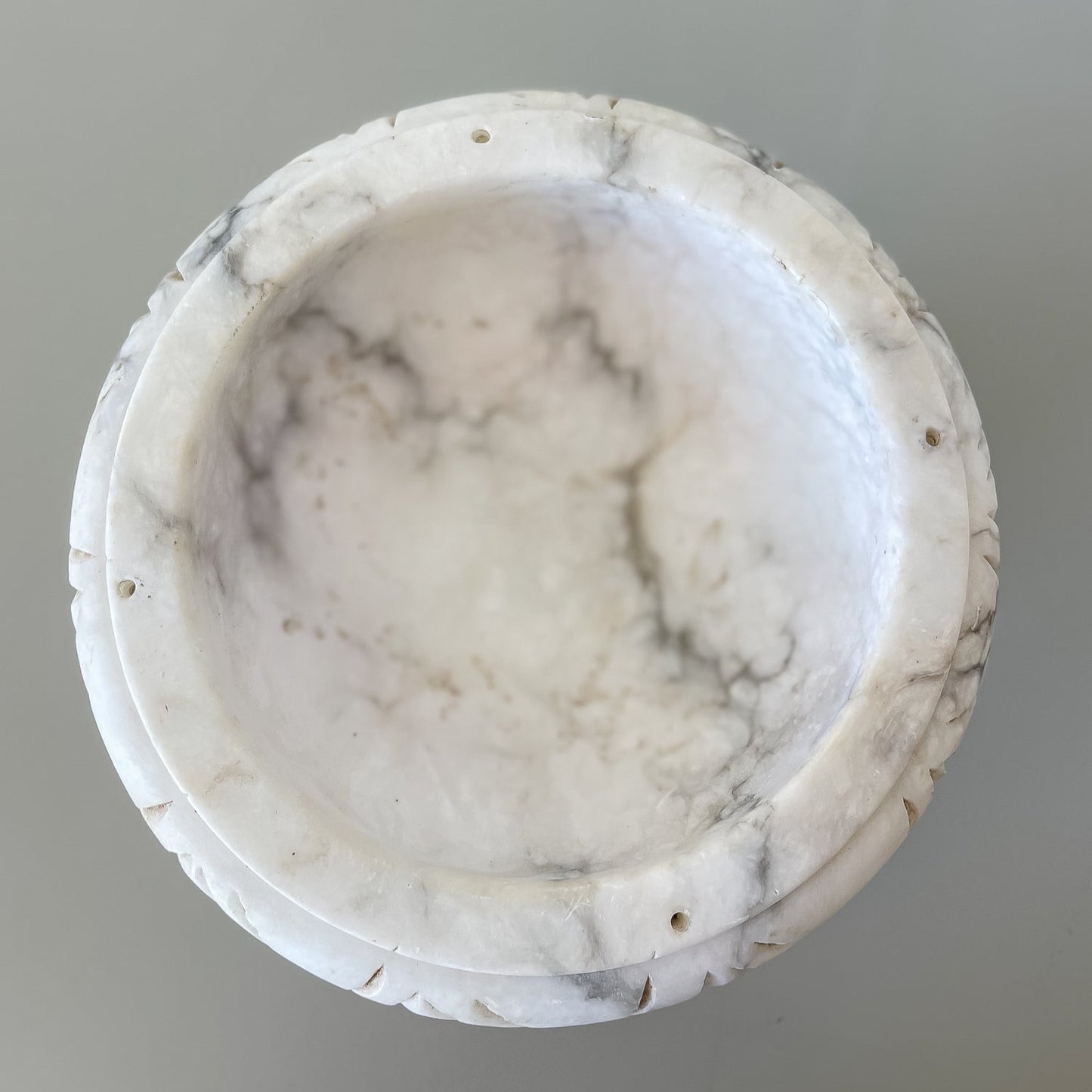 Vintage White Marble Pedestal Bowl – Classical Decorative Urn