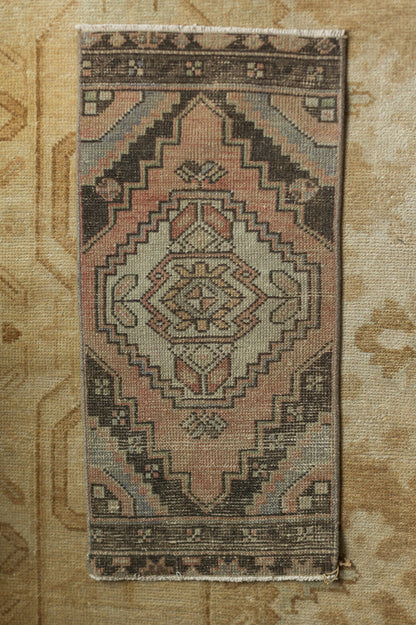 Vintage Rug 31.5"x15"