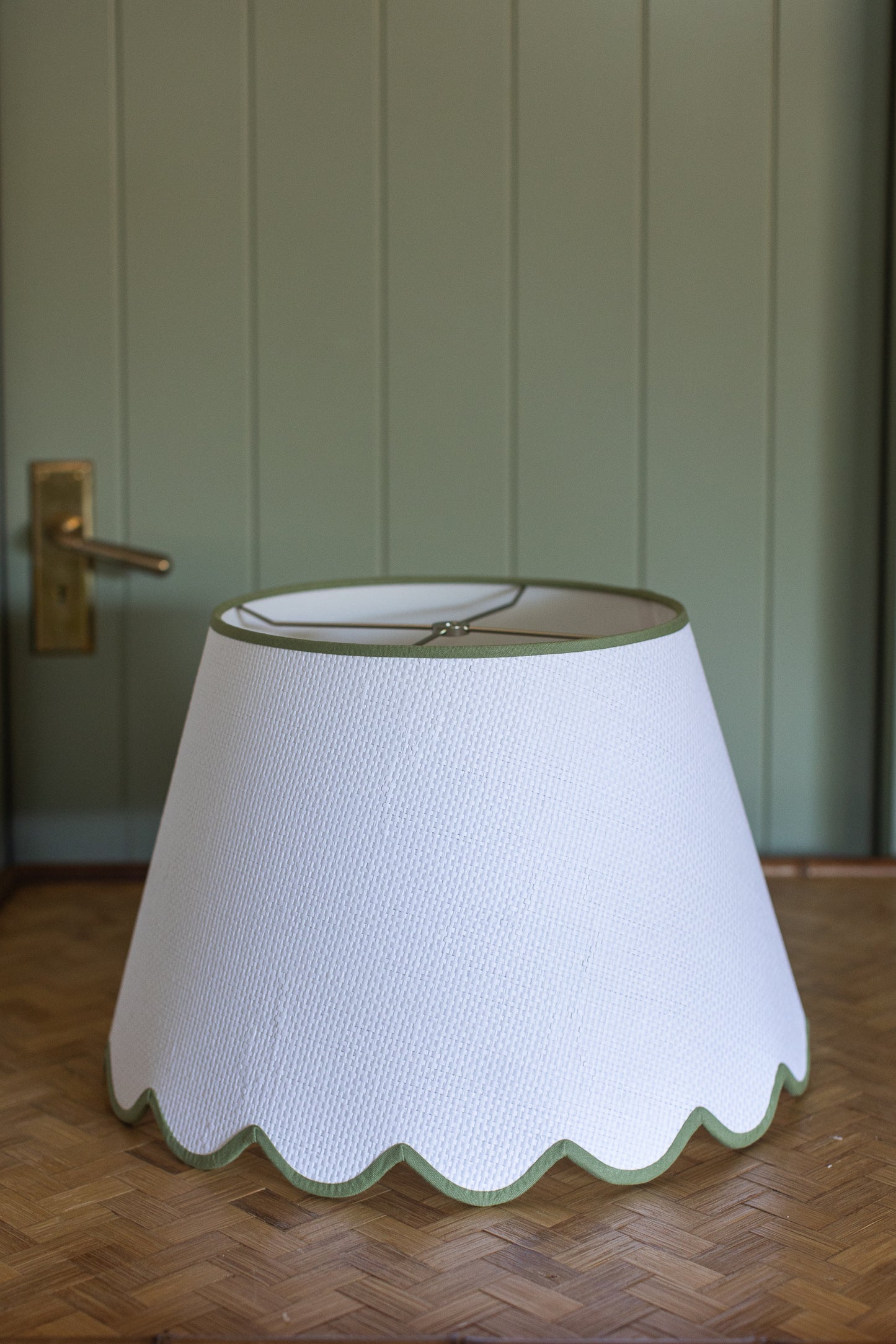 Grasscloth Scallop Shade, 18"