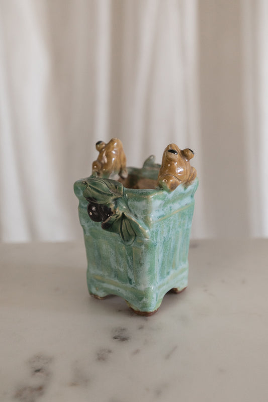 Petite Majolica Frog Vessel