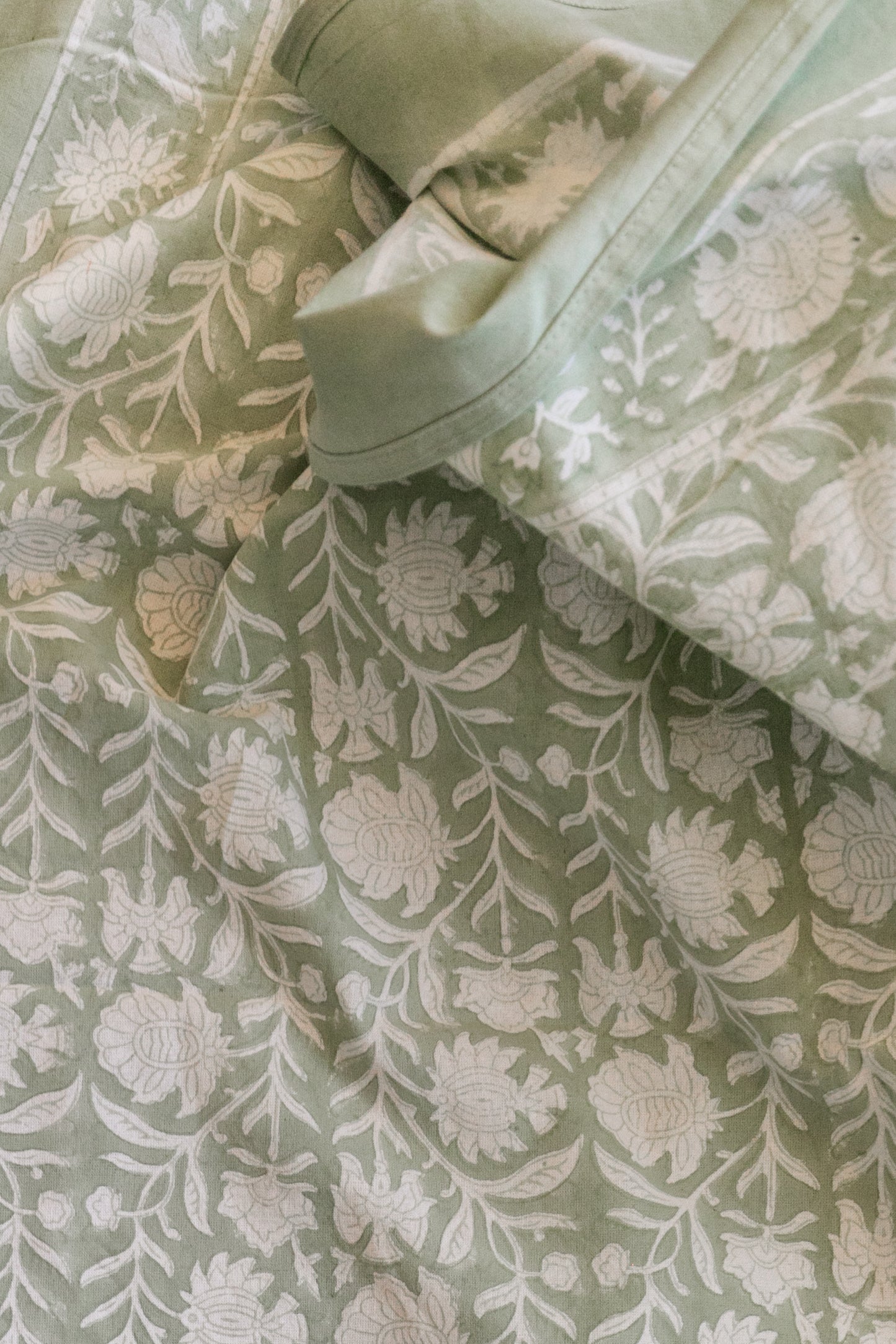 Green Floral Tablecloth, 72"x132"