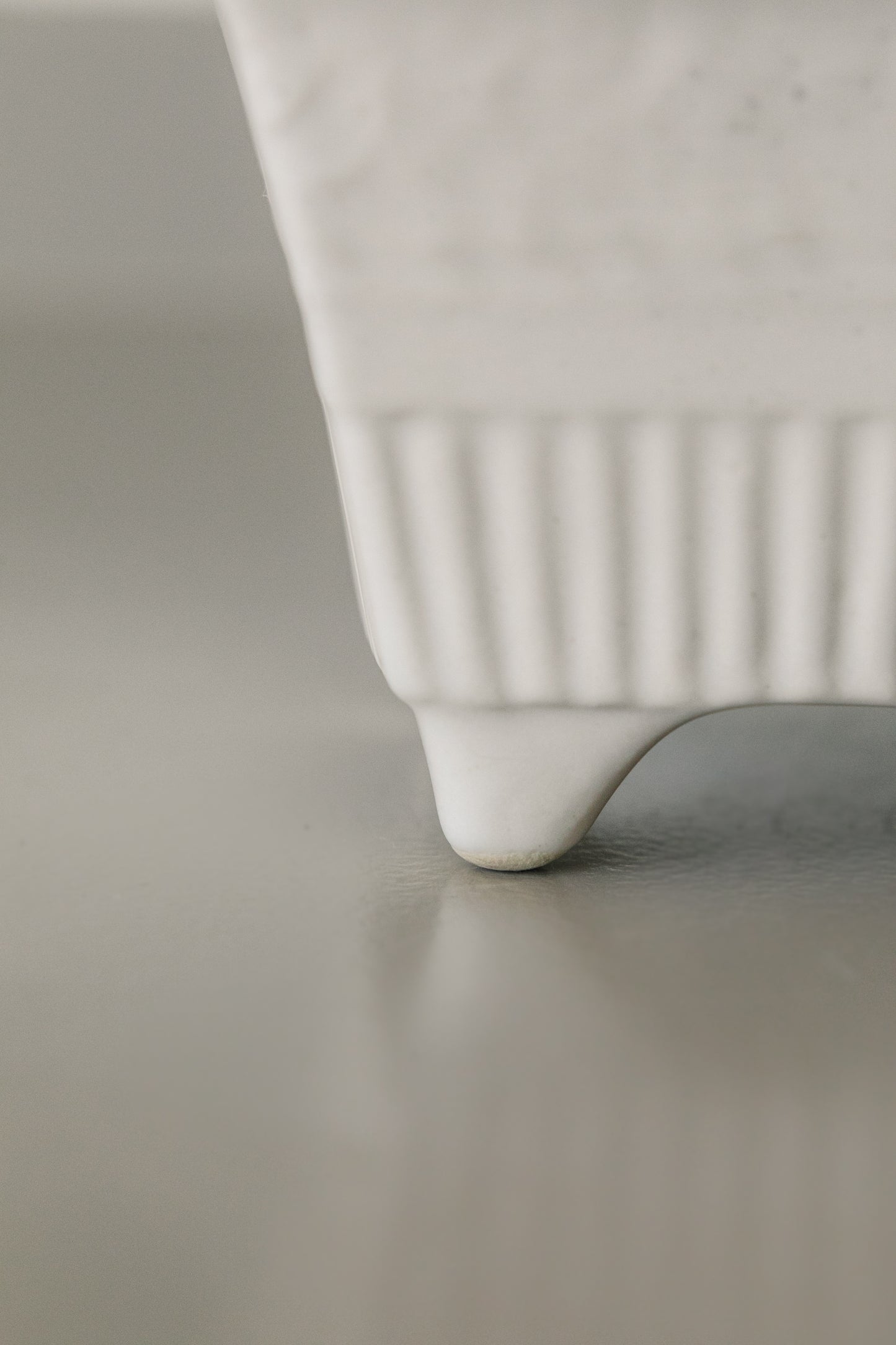 Footed Square Hull Cream Planter