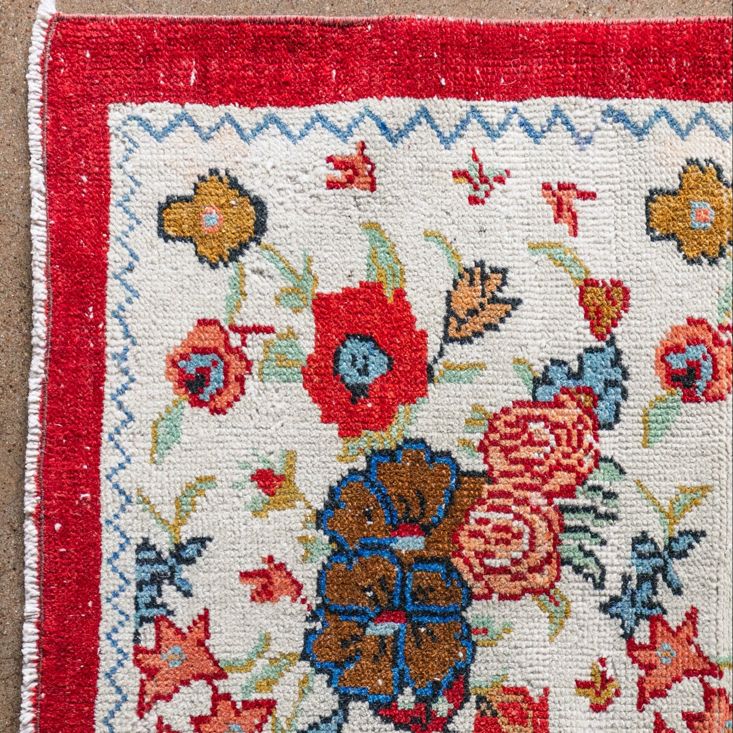 Vintage Turkish (3x6) Ivory and Red Floral Hand-Knotted Wool Rug