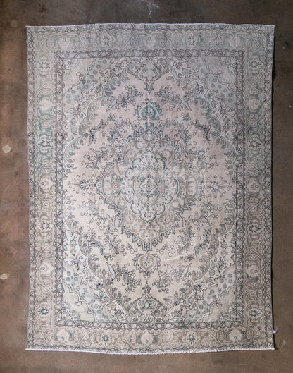 Vintage Pink and Green (13x10) Hand-Knotted Rug