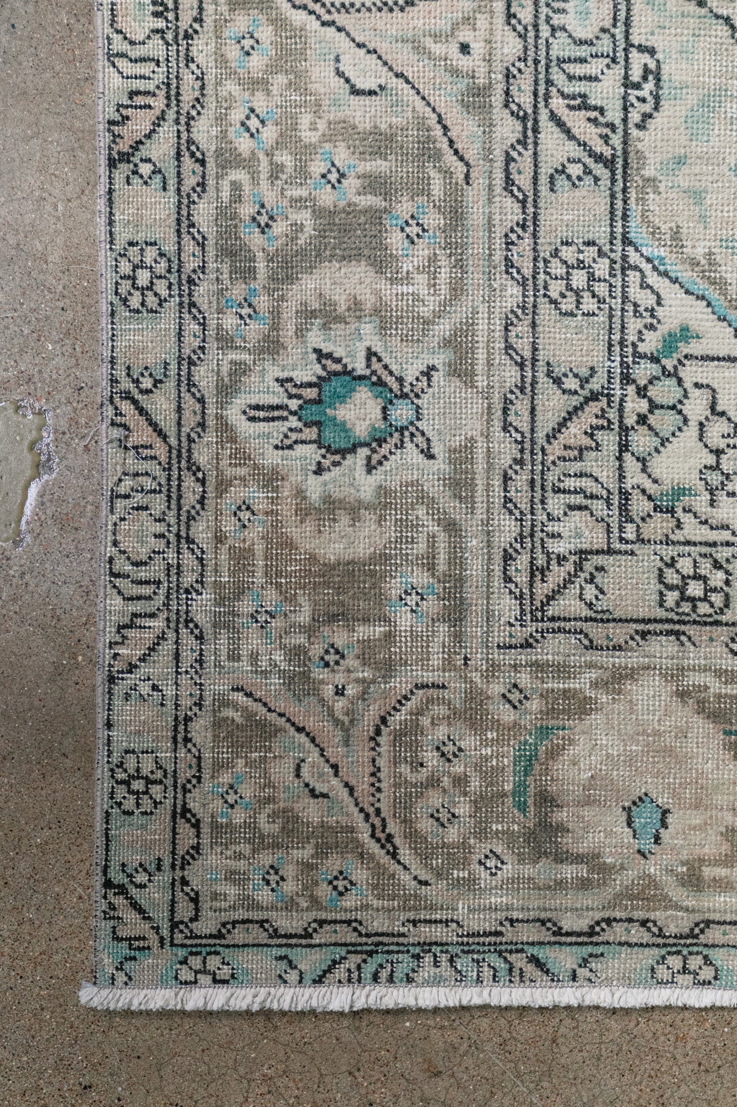 Vintage Pink and Green (13x10) Hand-Knotted Rug
