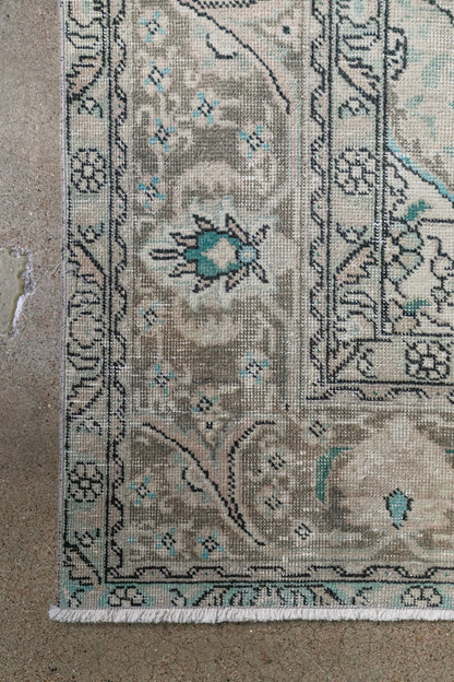 Vintage Pink and Green (13x10) Hand-Knotted Rug