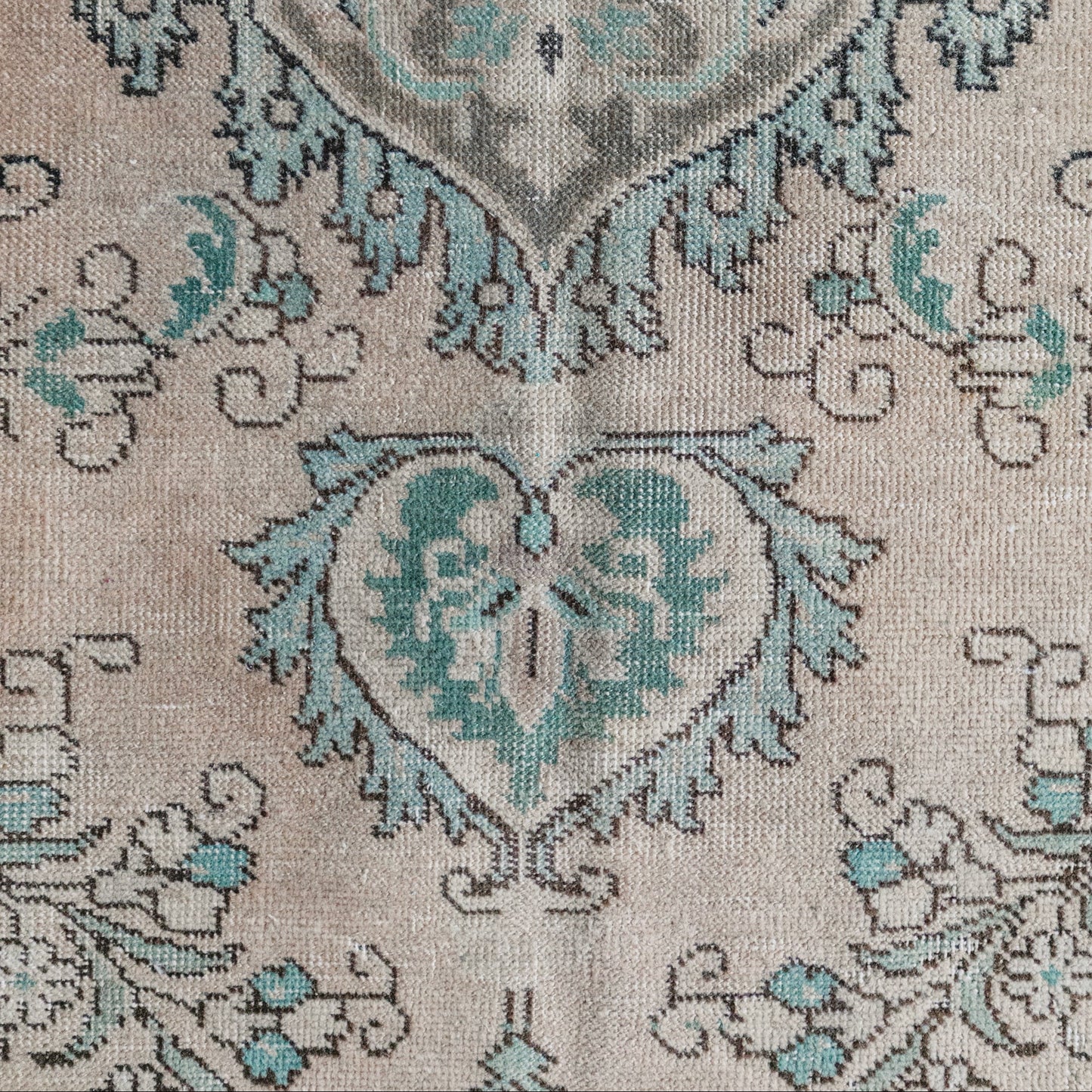 Vintage Pink and Green (13x10) Hand-Knotted Rug