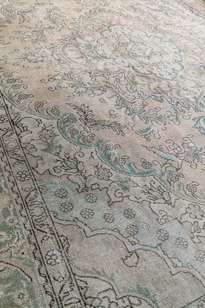 Vintage Pink and Green (13x10) Hand-Knotted Rug