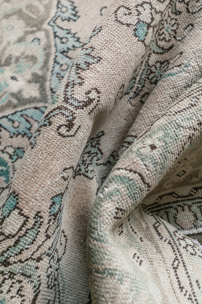 Vintage Pink and Green (13x10) Hand-Knotted Rug